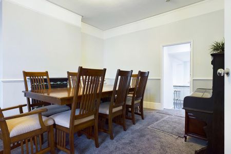 4 bedroom semi-detached house to rent - Photo 4