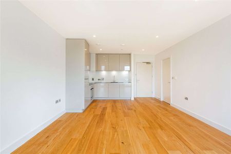 A modern one bedroom apartment in Ruskin Square, Croydon just a few miles south of the centre of London. - Photo 5