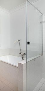 Great location + incl of bills + WiFi - Photo 3