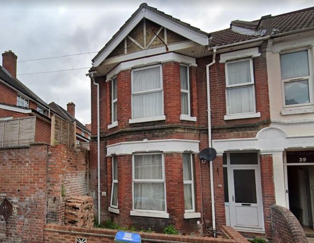 7 bedroom end of terrace house to rent - Photo 1