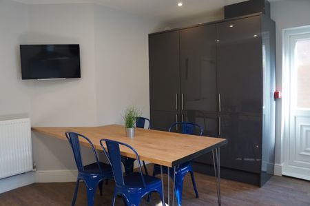 5 Bed Terraced House, Ferndale Road, L15 - Photo 3