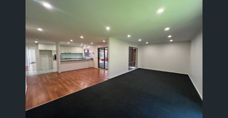 BEAUTIFUL, LARGE FAMILY HOME! - Photo 2