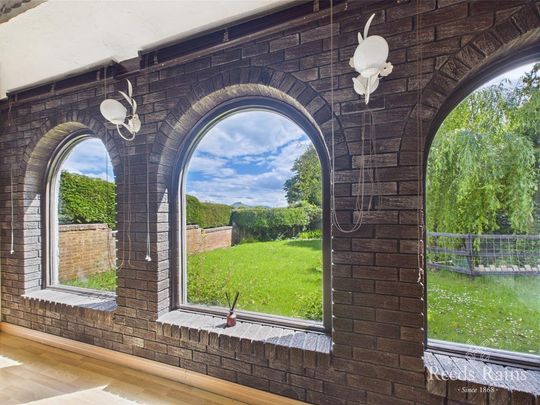 4 bedroom detached house to rent - Photo 1