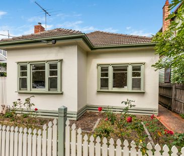 Spacious Period Home in Kingsville! - Photo 2