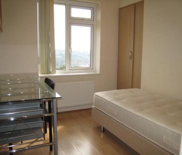 4 bedroom terraced house to rent - Photo 6