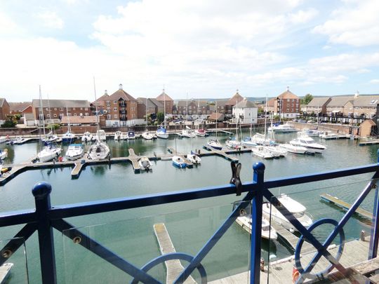 2 bedroom flat to rent The Piazza, Sovereign Harbour South - Photo 1