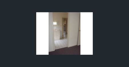 Low maintenance 3 bedroom unit - Photo 3