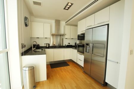 2 bedroom Penthouse to let - Photo 3