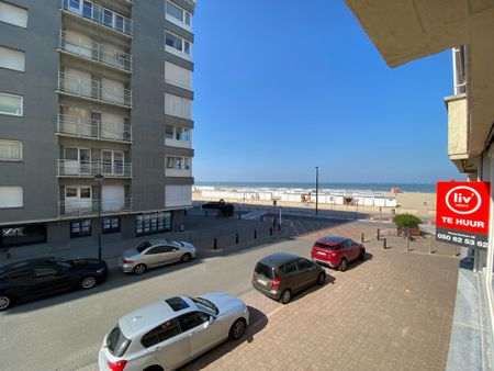 GEMEUBELD - Volledig gerenoveerd 3- slaapkamer appartement met ZIJDELINGS ZEEZICHT gelegen in het gezellige DUINBERGEN. - Photo 3