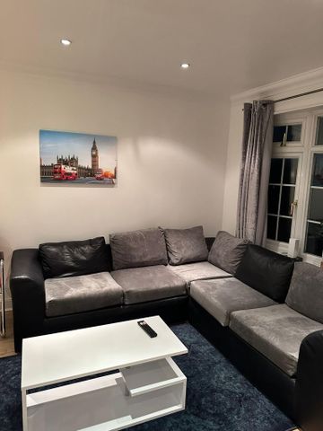 3 bedroom semi-detached house to rent - Photo 3