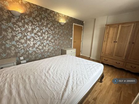 2 bedroom flat to rent - Photo 4