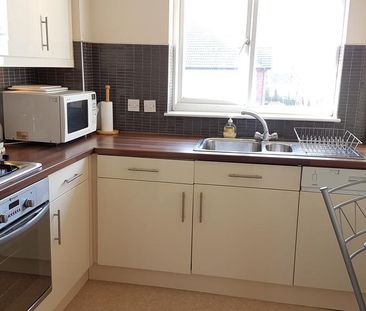 2 bedroom flat to rent - Photo 4