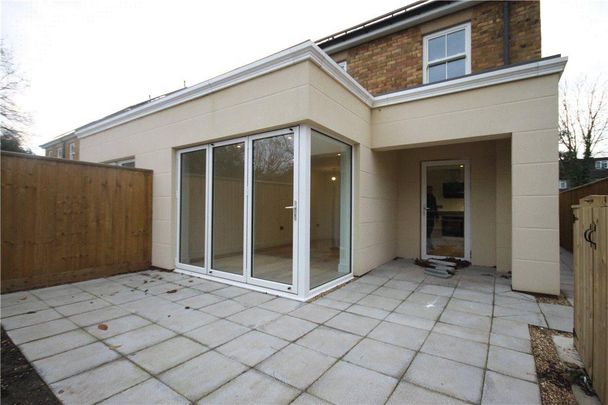 4 bedroom semi-detached house to rent - Photo 1