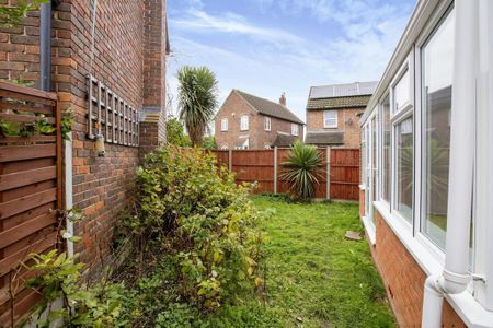 3 bedroom link detached house to rent - Photo 5