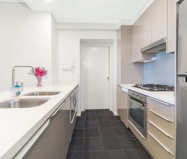 Walk to Rail | City & Water View| Pool & Gym | Study Nook | Ikea | ... - Photo 4