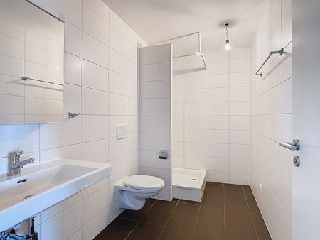 Spacieux logement moderne de 3½ pièces proche toutes commodités - Photo 2