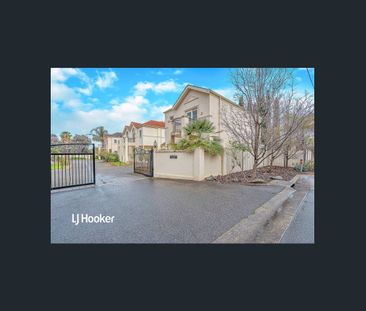 Classic Styled Townhome - Photo 1