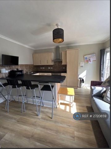 3 bedroom flat to rent - Photo 2