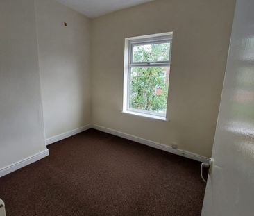 2 Bed Terraced House, Spreadbury Street, M40 - Photo 2