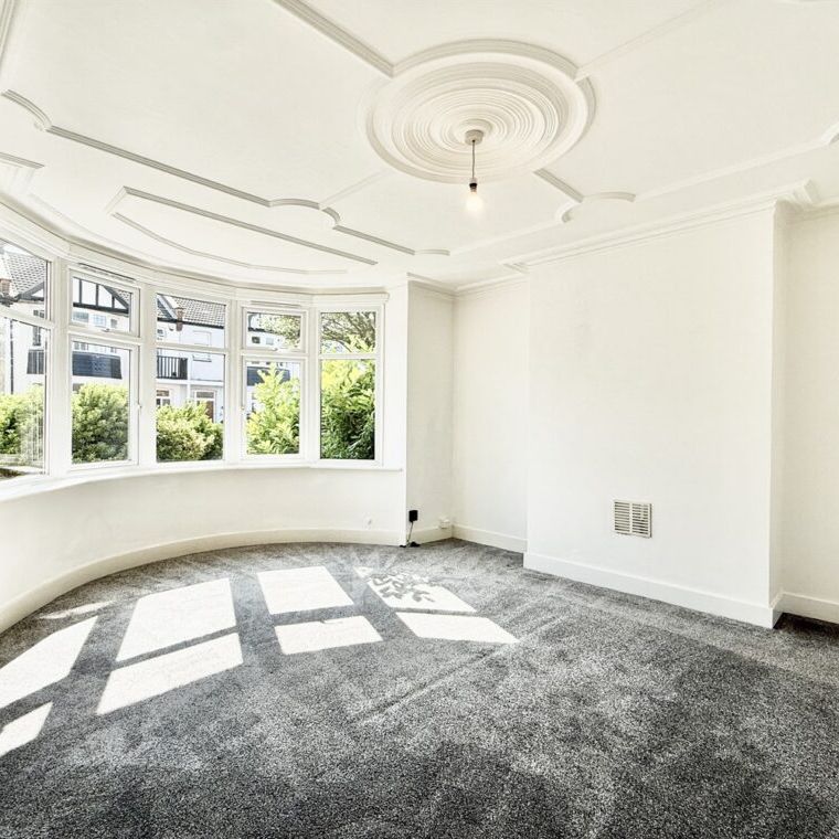 2 bed Flat Lord Roberts Avenue, SS9 - Photo 1