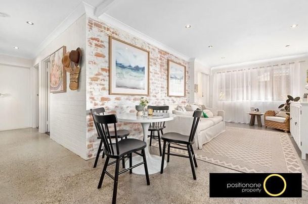 Charming 2-Bedroom Rental House in Greenslopes - Your Serene Retreat Awaits! - Photo 1