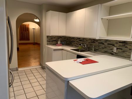 For Lease - 339 Lippincott Street, Toronto, Ontario - Photo 5