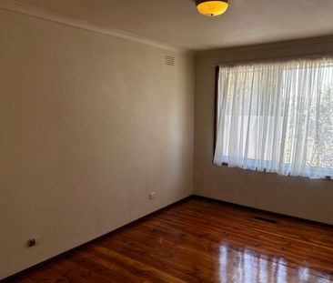 Well Located Two Bedroom Unit with Garage - Photo 4