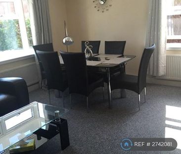 2 bedroom flat to rent - Photo 3