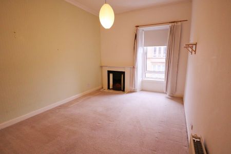 3 Bed, Flat - Photo 5