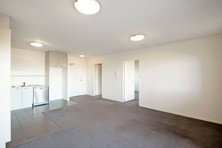 Spacious One Bedroom Apartment - Photo 3