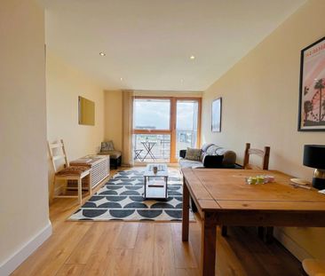 1 bedroom Flat To Let - Photo 2