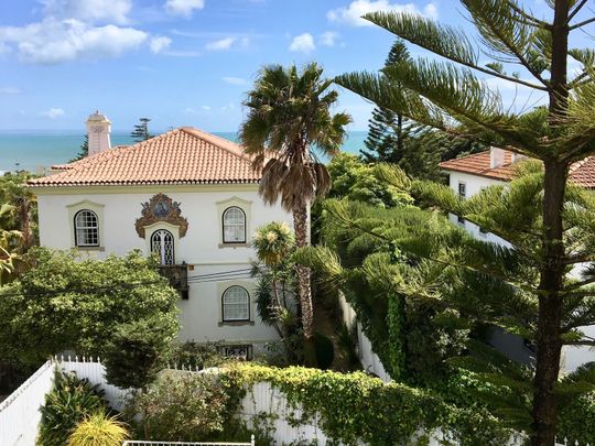 Excelente apartamento com vista de mar, inserido em edifício emblemático no Monte Estoril - Photo 1