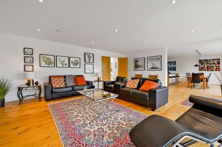 Situated by the water's edge this modern and detached family home boasts exceptional energy efficiency and views of Old Windsor Lock. - Photo 2