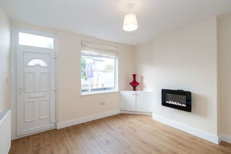 2 bedroom house to rent Marlborough Road, Kirkby-in-Ashfield, Nottingham, NG17 - Photo 2