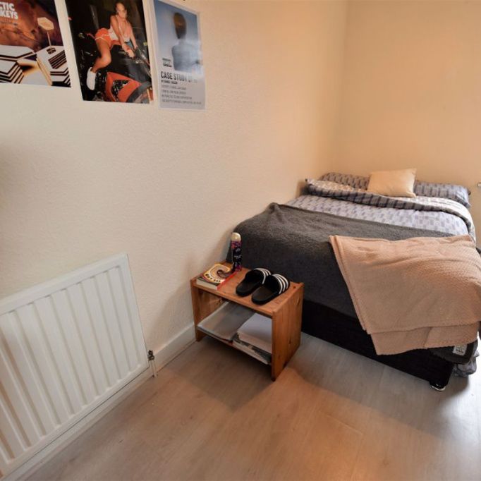 3 bedroom House in Hyde Park, Leeds - Photo 1