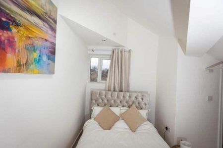 1 bedroom in a house share to rent - Photo 2