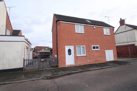 2 bedroom detached house to rent - Photo 3