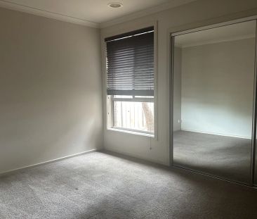 Large Living in the Alamanda School Zone - Photo 5