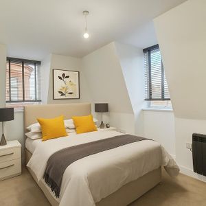 1 bedroom in a flat share to rent - Photo 2