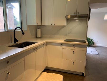 For Lease - 337 Carruthers Avenue Unit# Entire, Newmarket, Ontario - Photo 4