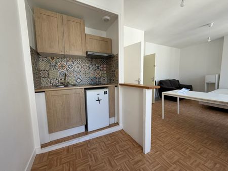 Location Appartement 1 pièce 27m² ORLEANS 45000 - Photo 3