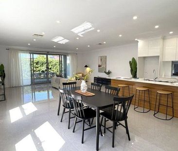 Luxury Family Home Close to the Beach - Photo 1