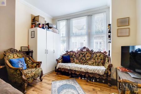 3 bedroom flat to rent - Photo 4
