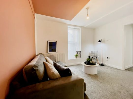 Flat 1 - 3 Bedroom House - Photo 1