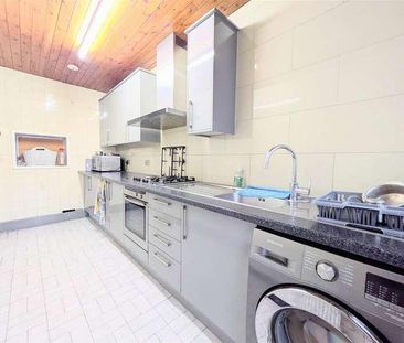 Alexandra Road, London, NW4 - Photo 2