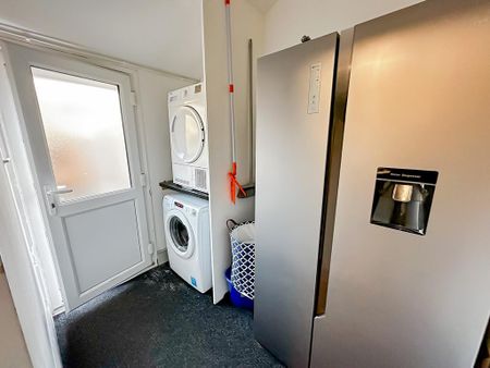 1 bedroom in a house share to rent - Photo 5