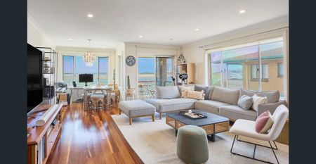 Beachfront Beauty! - Photo 4