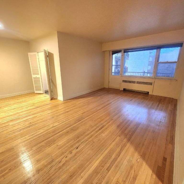 ** Because You Deserve 2bed 2bath, Concrete Building, CDN, UDM ** - Photo 1