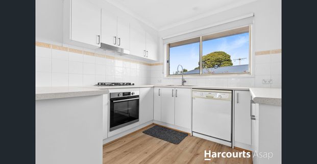 Charming Family Home in Vibrant Frankston - Photo 1