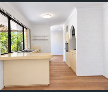 Fully Renovated Well Sized Family Home In Prime Locale! - Photo 4
